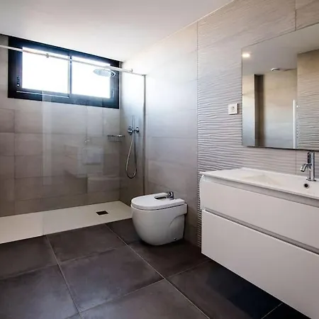 Atico Con Terraza En El Centro De * レウス